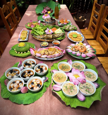 mâm cỗ chay concept mùa sen